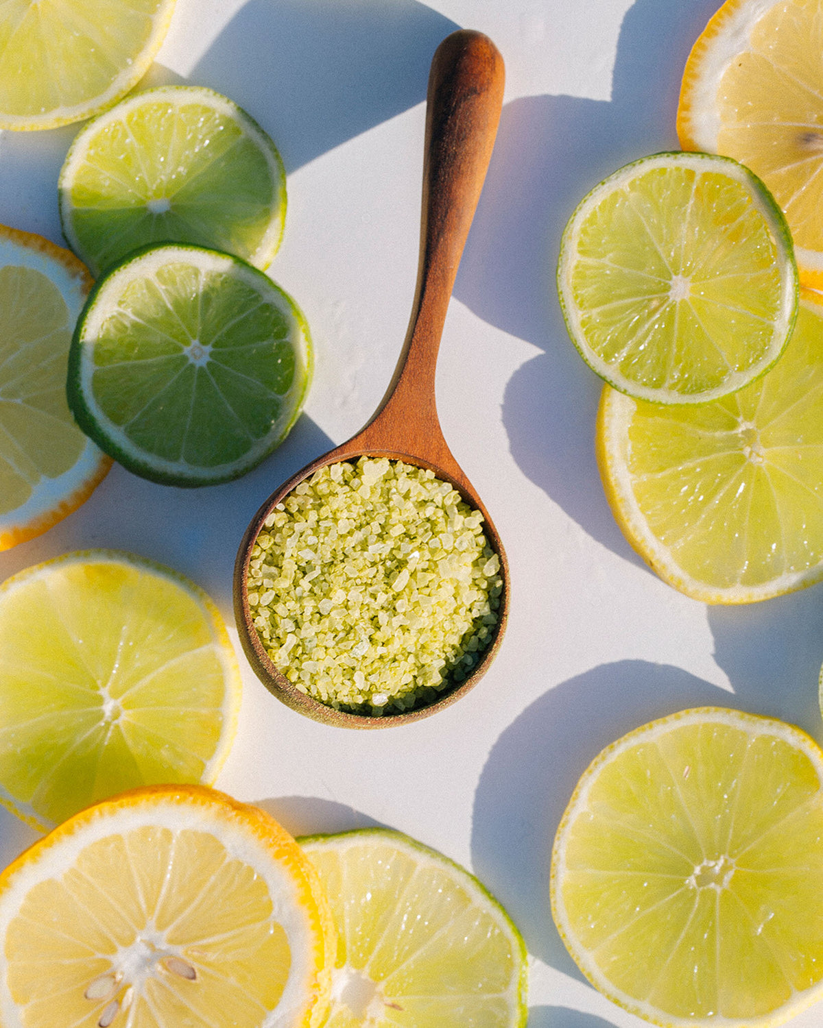 OSHAN DETOX ʻOMAʻOMAʻO Sea Soak, a Hawaiian sea salt bath soak made in Maui, Hawaii.