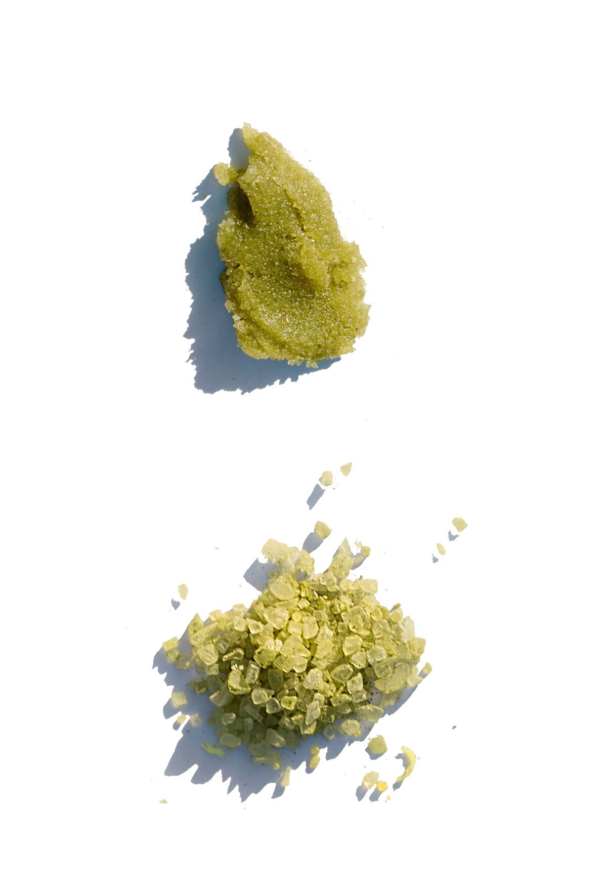 Green polish and sea soak texture swatches from the OSHAN DETOX ʻŌMAʻOMAʻO Bath Set.