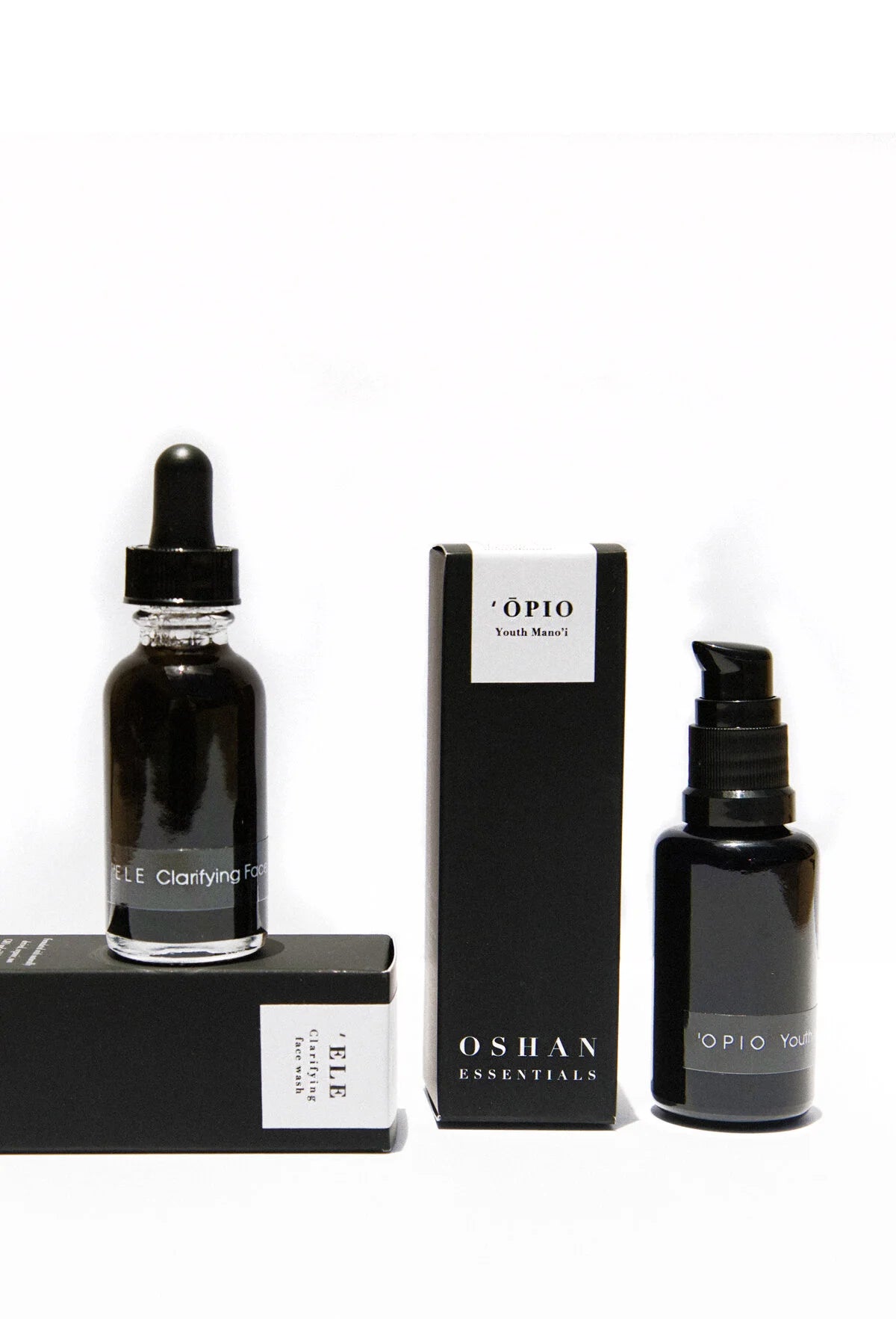 OSHAN SPA Set face wash and face oil bottles standing with their boxes.